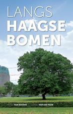 Langs Haagse bomen 9789059727328, Boeken, Verzenden, Gelezen