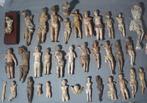 Zeldzame collectie van 38 religieuze figuren (38) - Antiek -