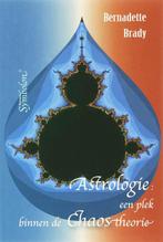 Astrologie: een plek binnen de chaostheorie 9789074899925, Boeken, Esoterie en Spiritualiteit, Gelezen, B. Brady, Verzenden