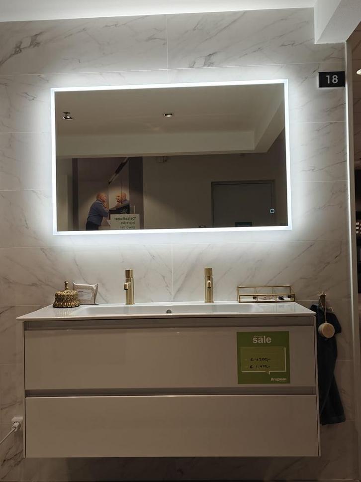 Showmodel design badmeubel 120cm wit greeploos compleet 0091, Huis en Inrichting, Badkamer | Badkamermeubels, Wastafelkast, Nieuw