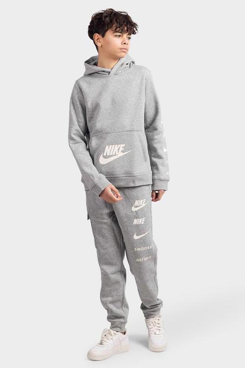 Nike Sportswear Standard Issue Trainingspak Kids Grijs, Kleding | Heren, Sportkleding, Algemeen, Grijs, Nieuw, Verzenden