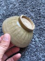 Kom - Aardewerk, Porselein - Ming Dynasty Celadon Kom