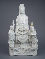 Figuur - Large seated Guanyin, Boy, Girl, Parrot and Vase -