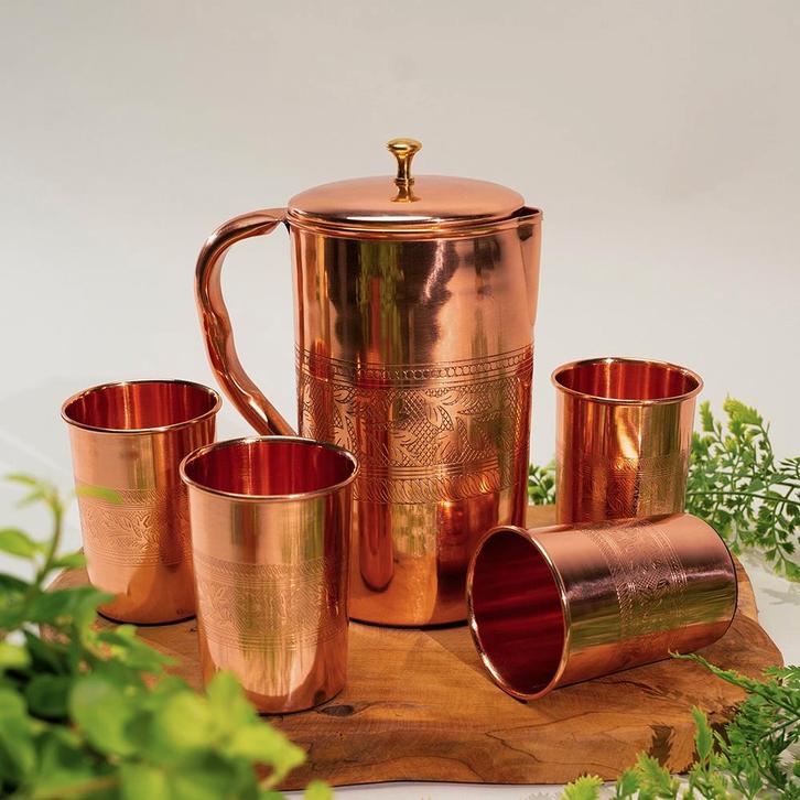 Puur Koperen Set: Kan (±1,5 l) + 4 Bekers Bloempatroon Rand, Huis en Inrichting, Keuken | Servies, Ophalen of Verzenden