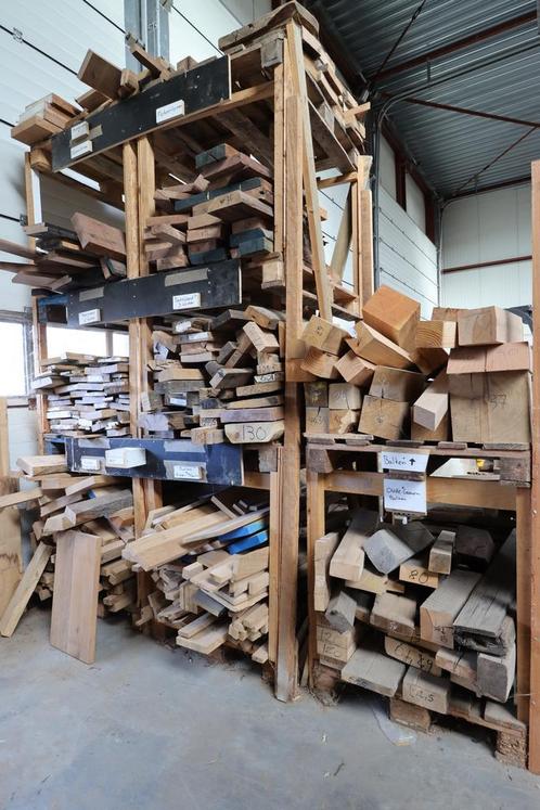 Rest stukken hout uit werkplaats: Eiken, Barnwood, Notenhout, Doe-het-zelf en Verbouw, Hout en Planken, Eiken, Minder dan 200 cm