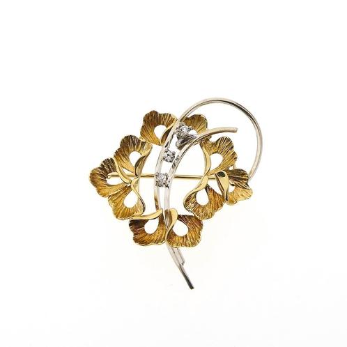 Bicolor gouden florale broche met diamant | 0,06 ct., Sieraden, Tassen en Uiterlijk, Broches, Overige kleuren, Gebruikt, Met edelsteen