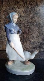 Royal Copenhagen - Beeldje - Girl with Goose - Porselein, Antiek en Kunst