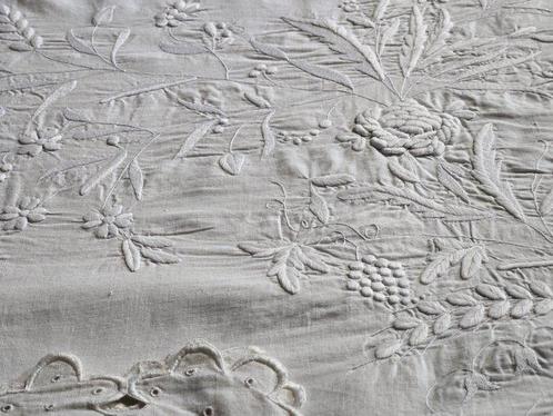 Laken (3) - 320 cm - 265 cm - Oude handgeborduurde patronen, Antiek en Kunst, Antiek | Kleden en Textiel