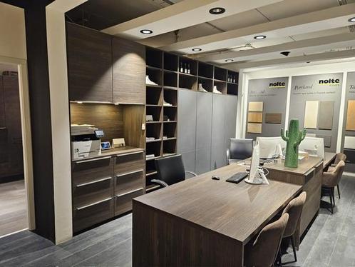 Nolte Showroom Werkplek SALE – Notenboom Cuba Werkplek, Huis en Inrichting, Kasten | Computermeubels, 80 cm of meer, Nieuw, Kunststof