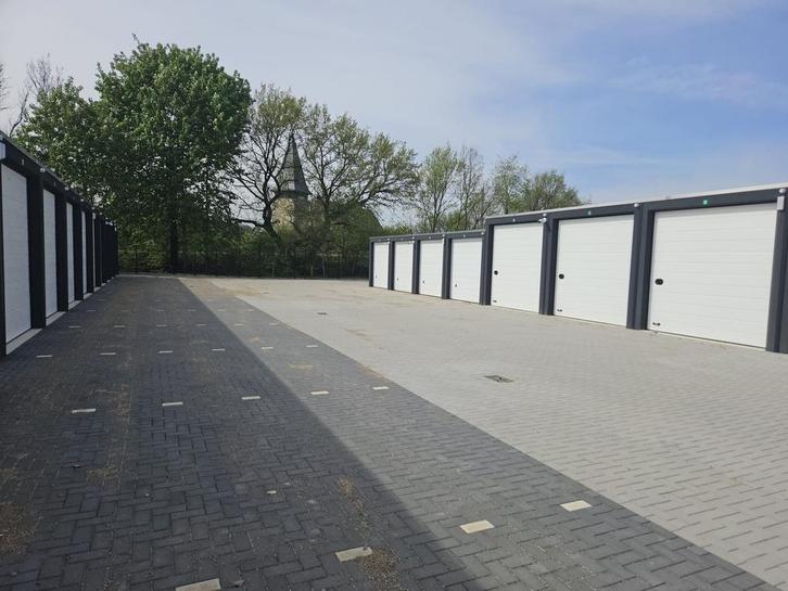 TE HUUR laatste Garagebox/Bedrijfsunit Eygelshoven, Kerkrade, Huizen en Kamers, Garages en Parkeerplaatsen, Limburg