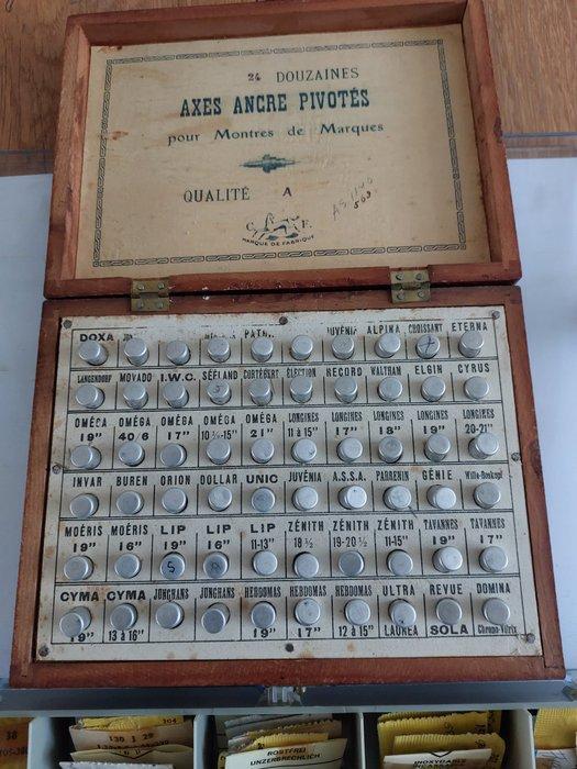Klokonderdelen - Metaal - 1940-1950 - Gereedschap en, Antiek en Kunst, Antiek | Klokken
