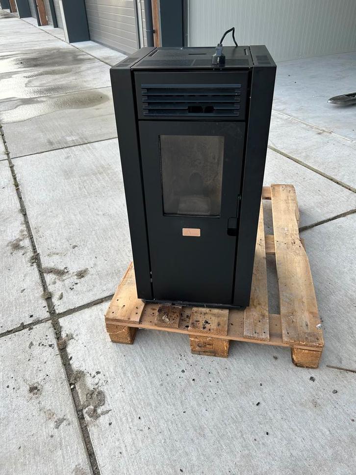 Mooie living flame pelletkachel in zeer goede staat, Huis en Inrichting, Kachels, Pelletkachel, Vrijstaand, Zo goed als nieuw