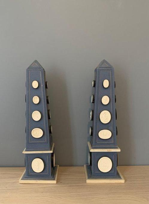 sculptuur, Paire dobélisques à lantique - 42 cm - Gips,, Antiek en Kunst, Antiek | Overige Antiek