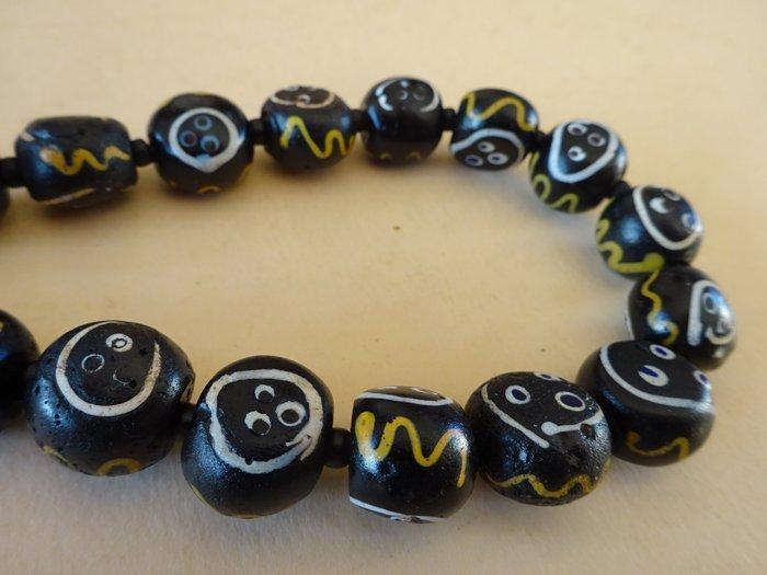 Collier van 28 zeer zeldzame kralen uit Murano, type Ghost, Antiek en Kunst, Kunst | Niet-Westerse kunst