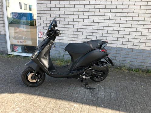 HELE JONGE PIAGGIO ZIP SP 45KM BROM BJ 4-2025 247KM MAT BLAC, Fietsen en Brommers, Scooters | Piaggio, Maximaal 45 km/u, Zip, Benzine
