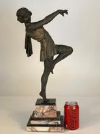 Emile Joseph Nestor Carlier - sculptuur, Bailarina en