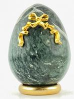 Fabergé ei - Schatkist van eieren marmeren met een strik-ei