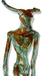 Abdoulaye Derme - sculptuur, Minotaure en marche - 42 cm -