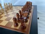 Schaakspel - Ambachtelijk vervaardigde figuren en damen van