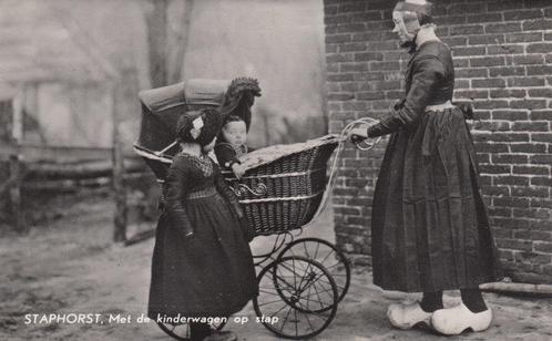 STAPHORST - Met de Kinderwagen op Stap, Verzamelen, Ansichtkaarten | Nederland, Verzenden
