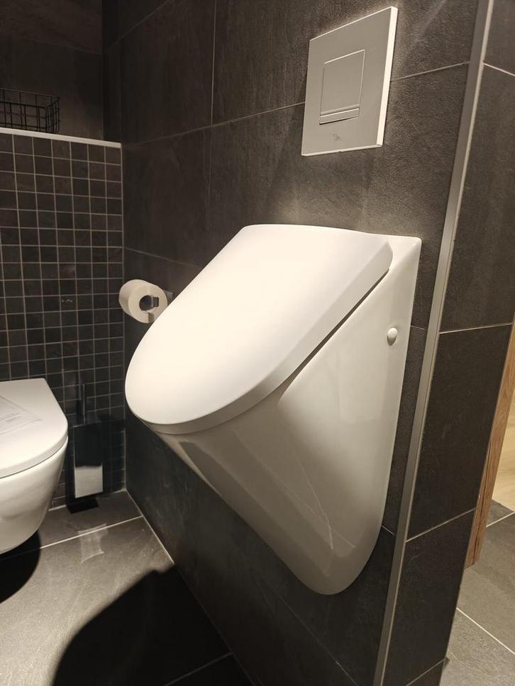 Urinoir met urinoirdeksel showmodel - 0004, Doe-het-zelf en Verbouw, Sanitair, Toilet, Nieuw, Ophalen