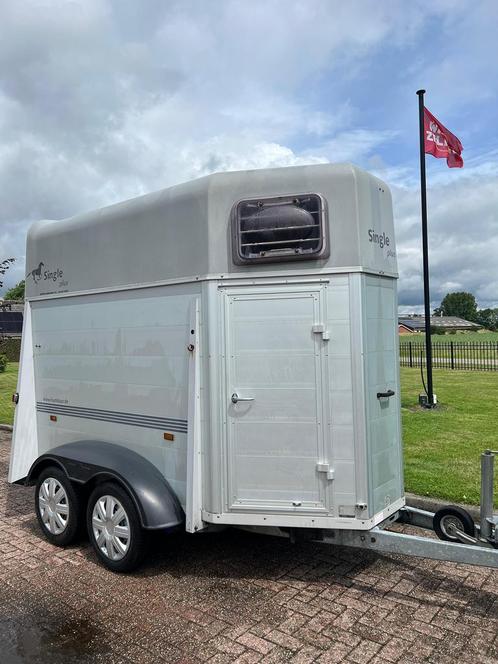 Prachtige vol-alu Humbaur 1,5 paards!, Dieren en Toebehoren, Paarden en Pony's | Trailers en Aanhangwagens, 1½-paards trailer