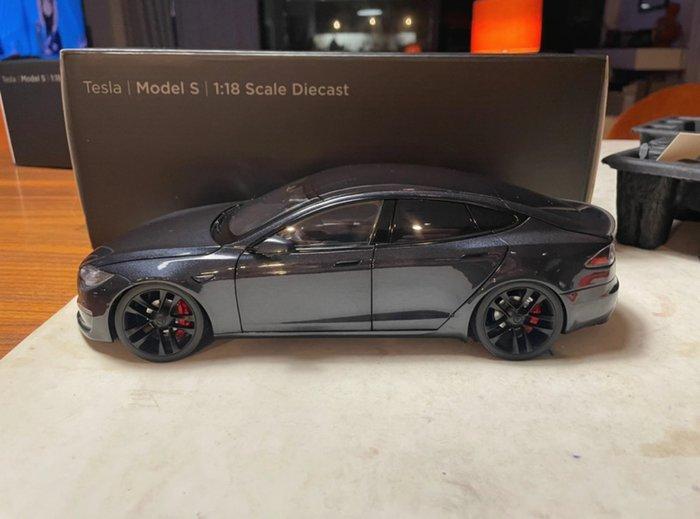 1:18 - Modelauto - Original Tesla Model S (Limited), Hobby en Vrije tijd, Modelauto's | 1:5 tot 1:12