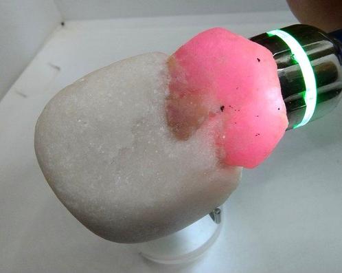 Prachtige Ruby Crystal op Matrix - Korund- 101.8 g, Verzamelen, Mineralen en Fossielen