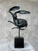 sculptuur, NO RESERVE PRICE - Speckled bronze Rabbit on, Antiek en Kunst