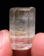 Zeldzame edelsteen apatietkristal Kristalhelder kristal -