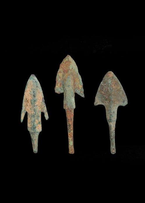 Bronstijd Brons Arrowhead Groep (3) (Zonder Minimumprijs), Antiek en Kunst, Antiek | Overige Antiek