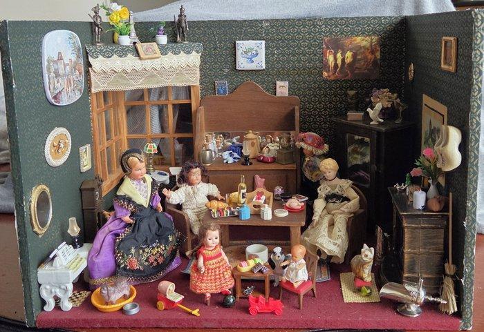 Diverse merken - Poppenhuis Geheel aangeklede en gevulde, Antiek en Kunst, Antiek | Speelgoed