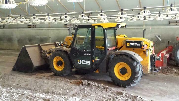 Pluimvee stallen uitmesten met verreiker en mest laden., Zakelijke goederen, Agrarisch | Werktuigen, Akkerbouw, Bollenteelt, Boomteelt