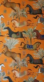 Exclusieve Oosterse Art Nouveau stof met rennende paarden -