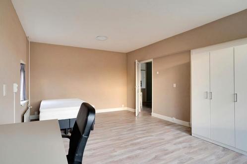 Eigen Kamer aan Cornelis Bloemaertsingel, Rotterdam, Huizen en Kamers, Kamers te huur, 50 m² of meer, Rotterdam