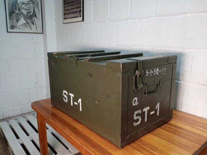 Kist - Staal, Vurenhout, Antiek en Kunst, Antiek | Wandborden en Tegels