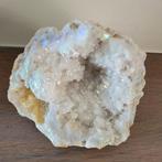 Super mooie Angelaura Bergkristal geode, Nieuw, Verzenden