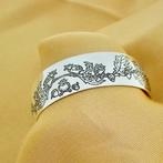 Zilveren klemarmband met florale gravure | Ø 53 mm, Gebruikt, Ophalen of Verzenden, Zilver, Overige kleuren