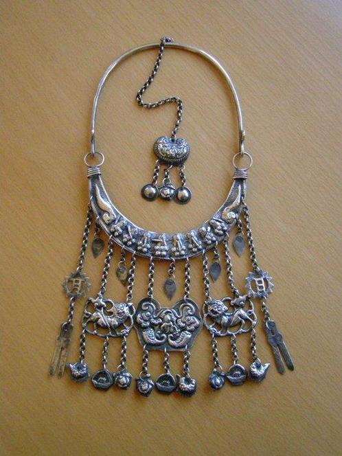 HALSSIERAAD HANGER CHINA 182 gram - Zilver - China - Qing, Antiek en Kunst, Kunst | Niet-Westerse kunst