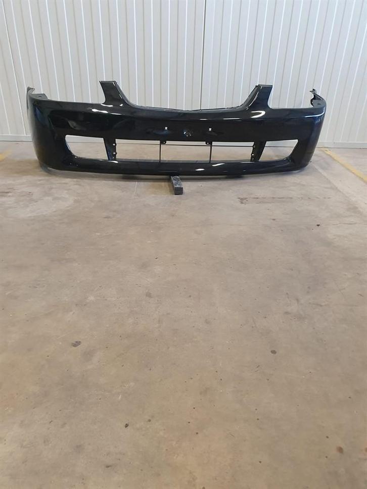 Voorbumper Mazda 323 (BJ12) (1998-2004) BLACK 16W, Auto-onderdelen, Carrosserie en Plaatwerk, Nieuw, Mazda, Voor, Bumper, Ophalen of Verzenden