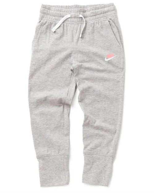 -0% Nike  Nike Essential jogger pants  maat 116, Kinderen en Baby's, Kinderkleding | Maat 116, Nieuw, Verzenden