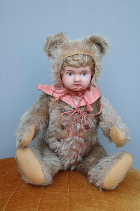 Buschow en Beck: Minerva jongenspop met teddybeer outfit -, Antiek en Kunst, Antiek | Speelgoed