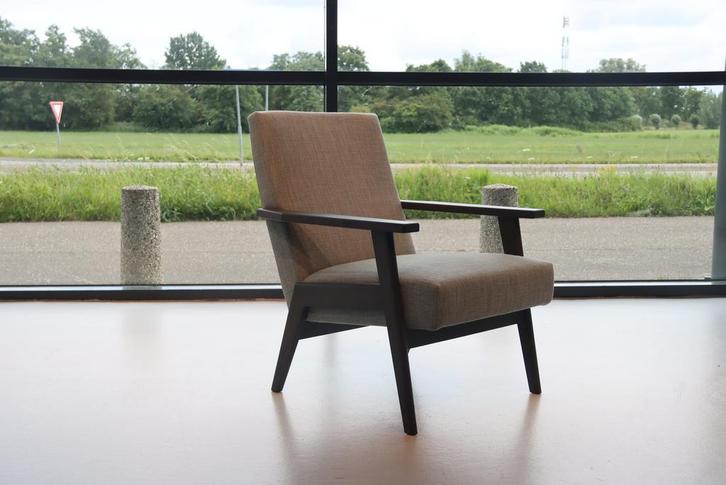 Havee Cloak fauteuil 1963 lage rug stof Ploeg Eiken frame, Huis en Inrichting, Fauteuils, Nieuw, Hout, Stof, Ophalen of Verzenden
