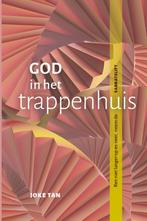 God in het trappenhuis 9789083304496 Joke Tan, Boeken, Verzenden, Gelezen, Joke Tan