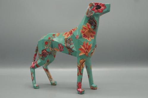 Beeldje - Flower dog - Polyresin, Antiek en Kunst, Curiosa en Brocante