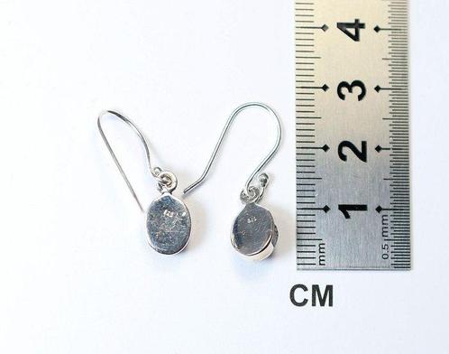 Zwarte Chalama Opal 2 oorbellen / cabochon / nieuw- 2.24 g -, Verzamelen, Mineralen en Fossielen