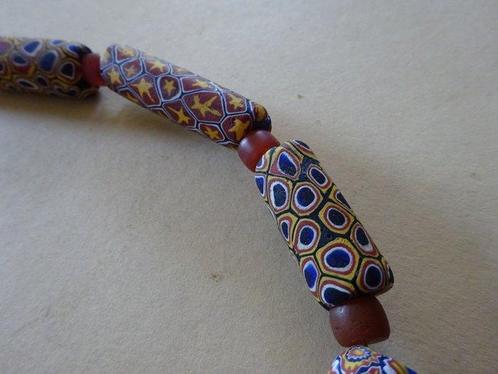Antieke glazen ketting, 11 millefiore kralen met mozaïek, Antiek en Kunst, Kunst | Niet-Westerse kunst
