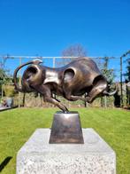 Beeldje - A bronze bull - Brons, Antiek en Kunst