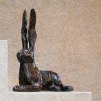sculptuur, Hare Sculpture - Bronze Interior statue of a