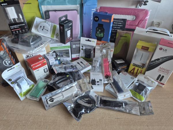 Veiling - Grote Doos met Verschillende Retouren en Overstock, Zakelijke goederen, Partijgoederen en Retail | Partijgoederen